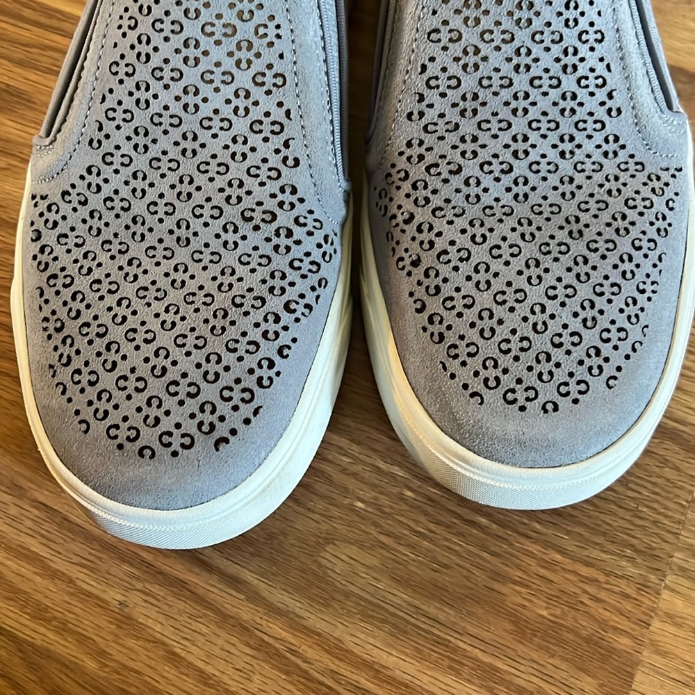 Vionic kimmie perf Women's Slip-On supportive Sneakers 
Round toe suede 9.5 - Picture 5 of 7